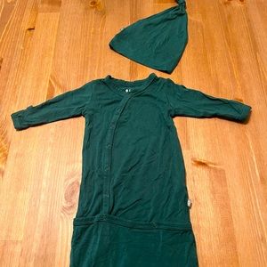 Green KYTE baby bundler set. Bundler and baby hat. Excellent condition!